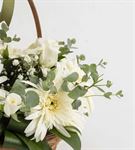Beyaz Sevgi Ayıcıklı Çiçek Sepeti