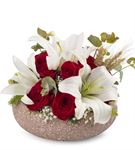 Dekoratif Saksıda Beyaz Lilyum ve Güller
