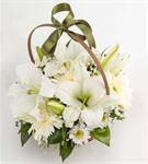 Mutlu Kalpler Beyaz Çiçek Sepeti Aranjmanı