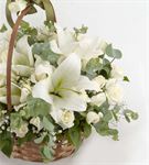 Varano Sepette Beyaz Lilyum ve Beyaz Güller