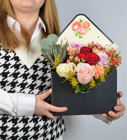 Gorgeous Ladies Kutuda Tasarım Çiçek Aranjmanı