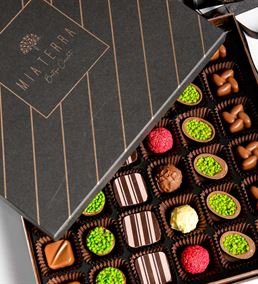 Siyah Özel Kutuda Special Çikolatalar (450 Gr