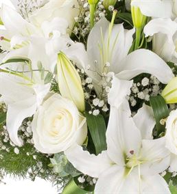 Cam Vazoda Kokulu Lilyum Beyaz Gül Çiçekleri