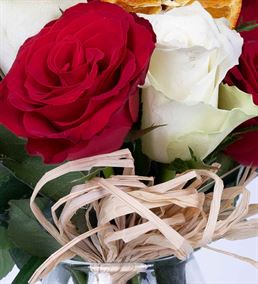 Carignan Serisi Mixed Kırmızı Beyaz Güller Tasarım