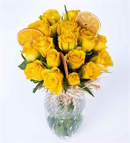 Carignan Serisi 16 Sarı Gül Tutkusu Çiçek Aranjman