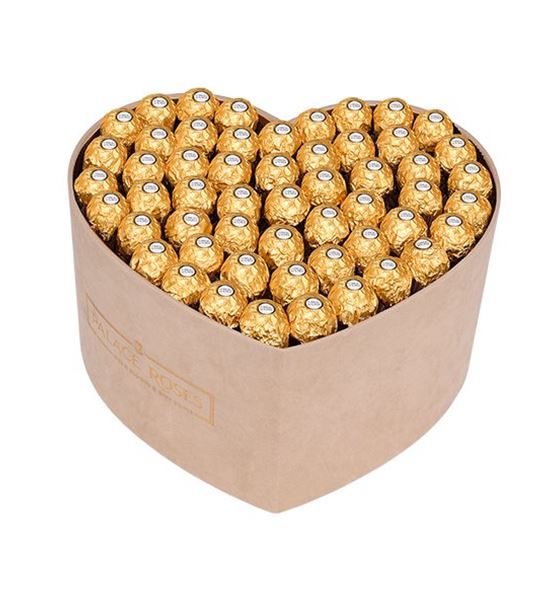 Bej Kadife Kalp kutuda çikolatalar