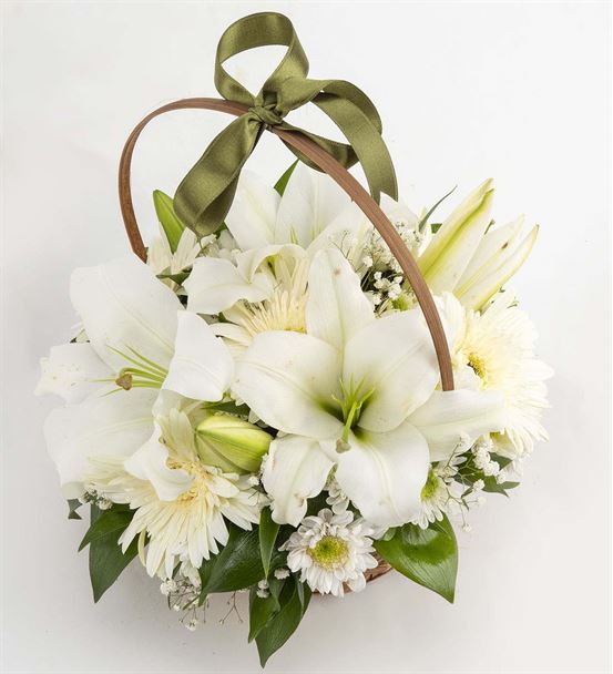 Mutlu Kalpler Beyaz Çiçek Sepeti Aranjmanı